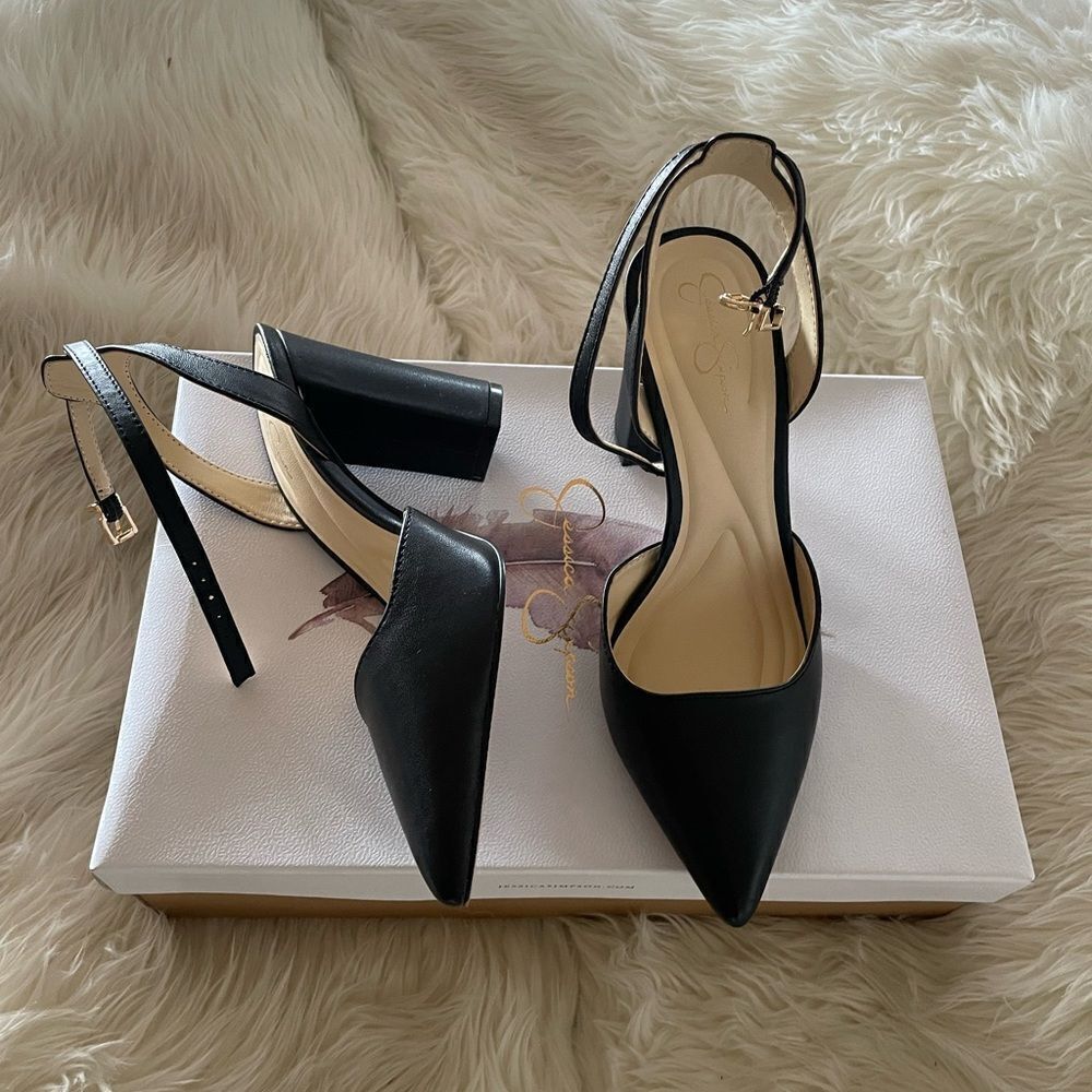 Black closed toe heels - Picture 4 of 7